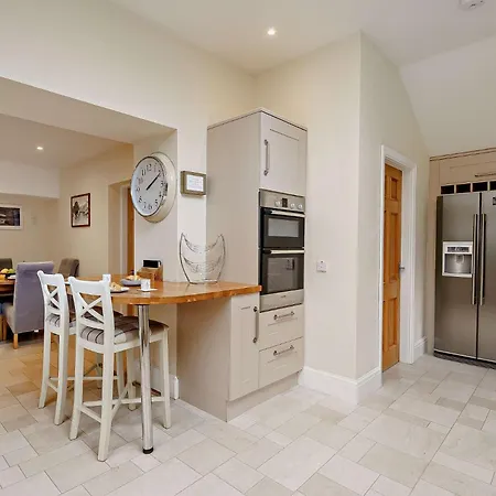 3 Bed In On Windermere 91254 Ferienhaus